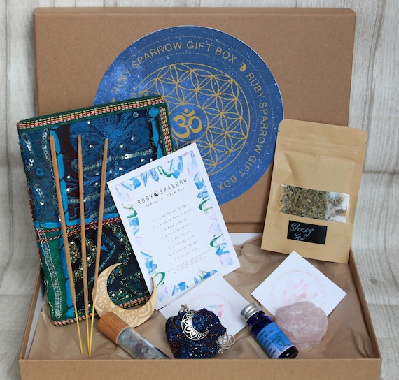 MOMENT OF CALM - Crystal Gift Box - Self Care Gift Set - Relaxing - Journal - Aura Crystal - Sleepy Tea - Oils - Anxiety gift - Calming
