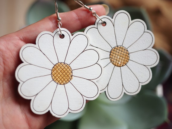 FLOWER POWER EARRINGS - Summer - Marc Jacobs Daisy - 70's 60's hippie style - Hand painted - Reclaimed wood earrings - eco - Glastonbury