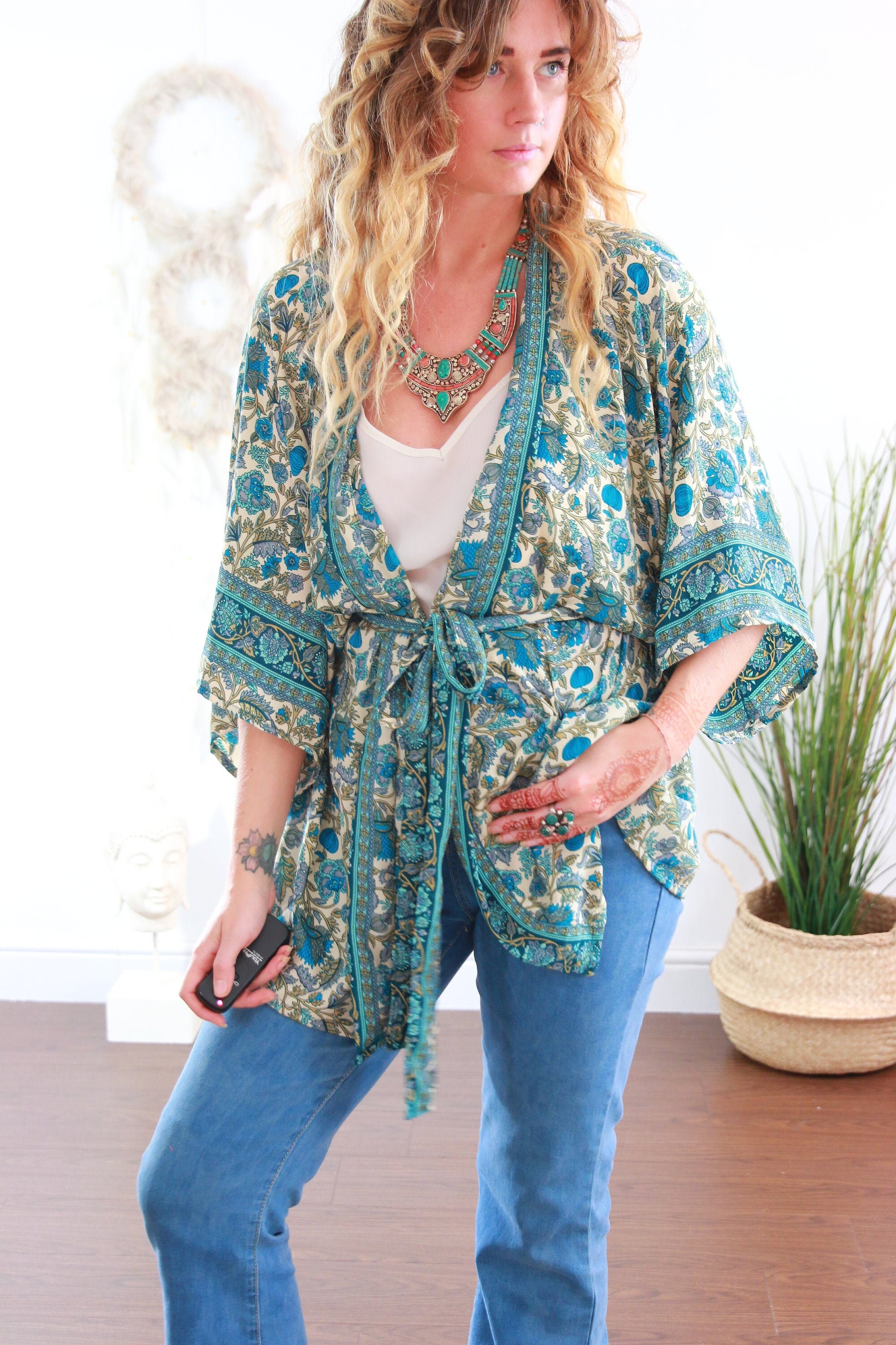 arrendamiento frio Descripción del negocio FLORAL CROP KIMONO - Hippie Jacket - Bohemian Kaftan - Vacation - Autumn  Wrap Top - Gypsy Style - Indian Recycled Silk - Lounge wear - Home