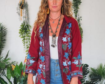 CHAQUETA ROJA BORDADA - Top vintage de los años 60 y 70 - Cárdigan - Vestido túnica - Estampado floral folk - Paisley