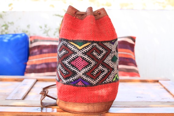 MOROCCAN CARPET BAG - Medium - Hippie - Festival Bag - Vintage Aztec Shoulder bag - Leather Navajo Bag - Upcycle - 60's 70's - Rucksack