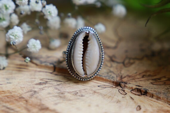 VINTAGE COWRY RING - Sterling Silver Ring - Cowrie Shell - Large - Natural Jewellery - Fossil / Beach Style - Indian Shell Ring - Good luck