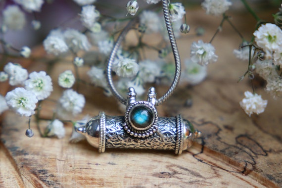 LABRADORITE MANTRA NECKLACE - Sterling Silver - Locket - Mantra Box - Buddhist Necklace - Healing Crystal - Ashes necklace - Chakra - Reiki