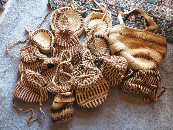 WHOLESALE RATTAN BAGS - 14 pieces - Vintage bags - Woven handbags - Rattan Purses - Straw bag - Handwoven - Embroidered Round Bag - 70's