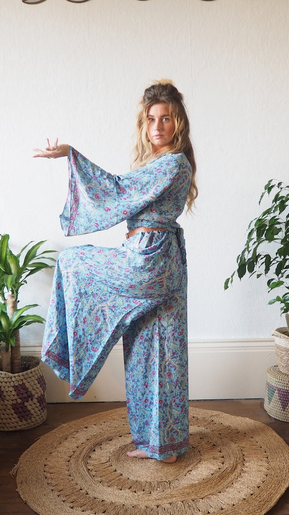 70'S VINTAGE SET - 2 Piece Silk set - Bell sleeve & Trousers - Jumpsuit Style - Flares - Wide leg - Lounge wear - 60's pant set - Folk Style