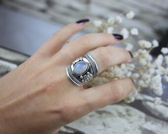 MILKY MOONSTONE RING -Silver Ring- Moonstone Ring- Healing Crystal Jewellery- Chakra Ring- Statement Ring- Boho- Vintage