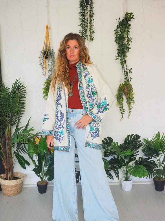 EMBROIDERED KASHMIRI TOP - 60's Vintage Jacket - 70's Sgt Pepper Beatles Coat - White Mini Tunic Dress - Winter - Summer