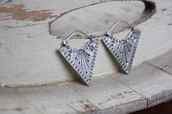 AZTEC STAMPED EARRINGS -Navajo- Tribal jewellery- Sacred Geometry - Lotus Flower- Silver Plated - Gift Set- Flower earrings
