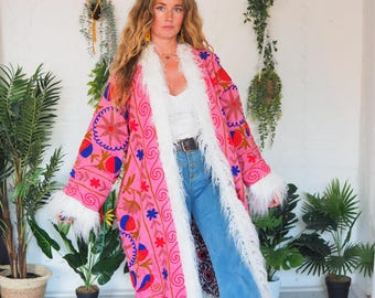 PINK PENNY LANE - Afghanischer Wendemantel - Unisex - Vintage - Besticktes Kunstfell - 70er Jahre Hippie Winterjacke - Regenbogen - Psychedelic 60's