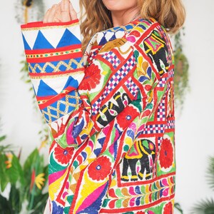 VESTE BRODÉE - Manteau brodé en coton - Patchwork - Signes d'usure - Tissu ancien vintage des années 60 - Indienne - Kimono de festival