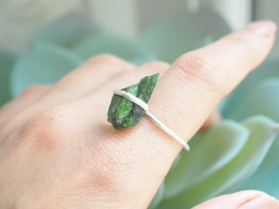 GREEN TOURMALINE RING - Crystal Chip Stack Ring - Sterling silver 925 - Unpolished - Rustic Gemstone - Organic - Natural Crystal - Size P/Q