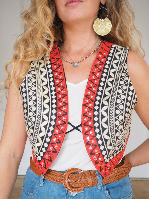 MONOCHROME EMBROIDERED WAISTCOAT - Indian Mirror Vest - Cotton - Pom pom Tassel - Folk - Quilted - Vintage 70's - Aladdin - Kantha jacket