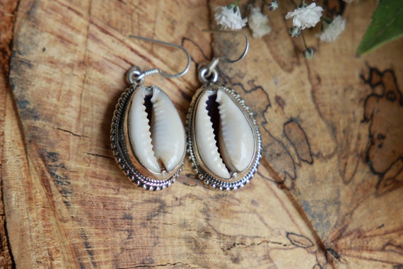 VINTAGE COWRY EARRING - Sterling Silver Cowrie Shell - Natural Fossil Jewellery - Beach Style - Indian Shell - Good luck Abundance Charm