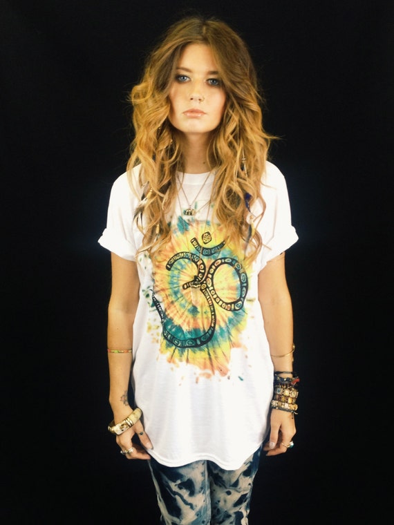 OM 90's GRUNGE - Tie Dye - Buddhist Spiritual Symbol - Yoga Tee - Hippie - Rave - Vintage Festiva wear - 90's retro - Grunge - Boho Fitness