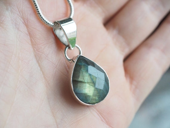 TEARDROP LABRADORITE FACET - 925 Sterling Silver Faceted Necklace - Healing Crystal Choker - Glowing Gemstone - Chakra Healing Gift - Reiki