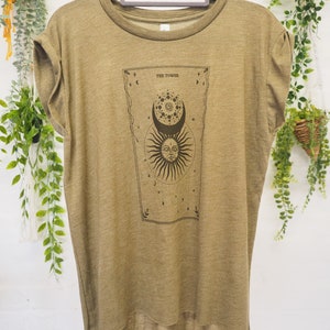 KAKI TAROTTOREN - T-shirt Tower Tarot - Tarotkaart - Ontwerp maan en zon - Zacht katoen - Kapmouw - Yoga-T-shirt - Active Wear - Boho-yogatop