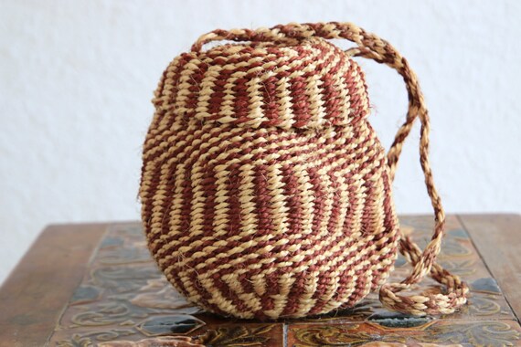 RATTAN BUCKET BAG - Ethnic bag - Vintage Summer handbag - Rattan Straw bag - Handwoven Purse - Embroidered Shoulder Bag - 70's - Festival