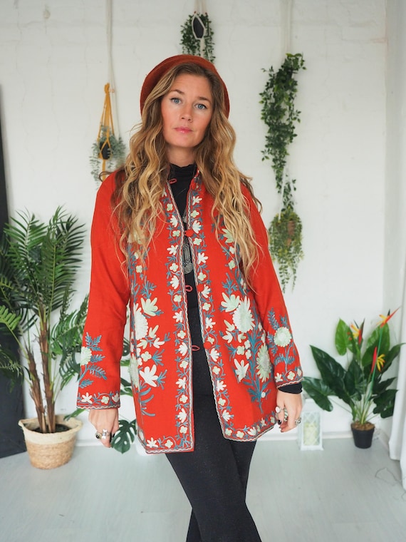 RED KASHMIRI JACKET - 60's 70's Vintage Tunic Top - Retro Beatles Sgt Pepper - Embroidered Cardigan - Cotton - Wool blend - Boho Mini Dress