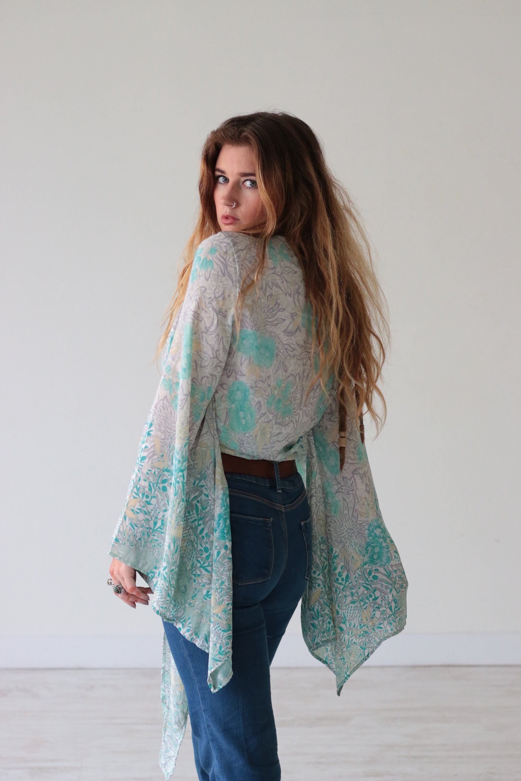 BILLOWING BELL SLEEVE - Bell sleeve Crop top - Paisley - Vintage ...