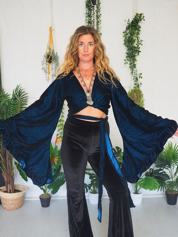 PRACTICAL MAGIC TOP - Blue Velvet Bell sleeve - Winter - Vintage - Stevie Nicks - 60's 70's - Halloween - Witch costume - Tie top - Abba