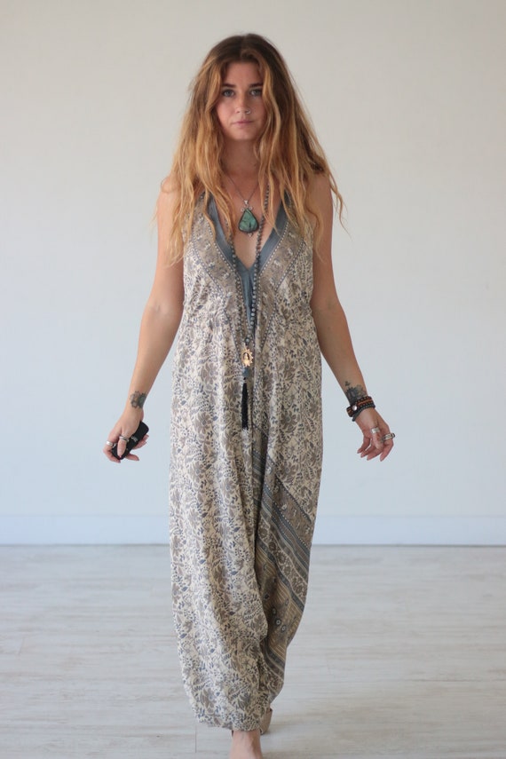 BACKLESS INDIAN JUMPSUIT - Super soft - Silky Jumpsuit - Handmade - Vintage Sari fabric - Hippie - Halterneck - Upcycled - Winter Wedding