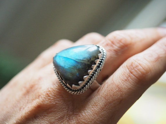 XL LABRADORITE TRIANGLE - Handmade 925 Sterling Silver Ring - Chakra Crystal - Glowing Gem - Extra large Jewellery - Adjustable Unisex Ring