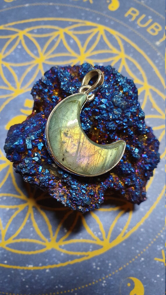 LABRADORITE CRYSTAL MOON - Sterling Silver Moon Necklace - Crystal Moon - Limited Edition - Glowing Gemstone - Rainbow Moonstone - Witch