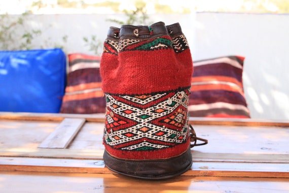VINTAGE CARPET BAG - Bucket Bag - Ethnic Rug - Bohemian - Duffle - Vintage Shoulder bag - Satchel - Unique Bag - Tribal - Kilim Carpet