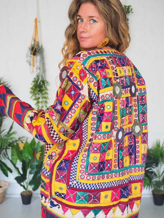 SALE VINTAGE JACKET - Embroidered vintage coat - Reworked Indian fabric - Antique fabric - Mirror work - Signs of wear!
