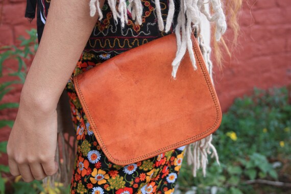 VINTAGE LEATHER SATCHEL-Vintage Leather bag- Leather purse- Vintage purse- Gift- Stocking Filler- Satchel- Embossing Leather- Screen print