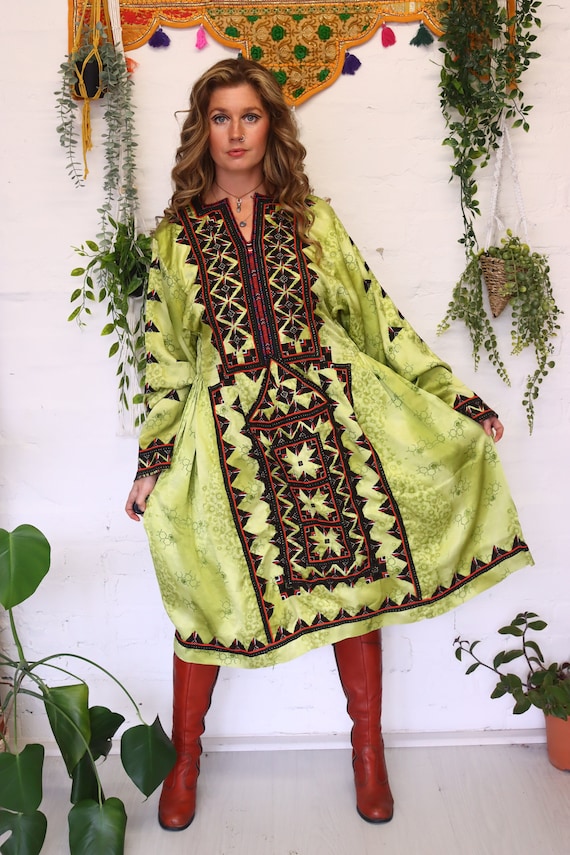 VINTAGE BALOCHI DRESS - Banjara - Pakistani - Afghan Dress - Authentic Tribal Wear - Woodstock - Hippie - Embroidered Dress - Folk Festival