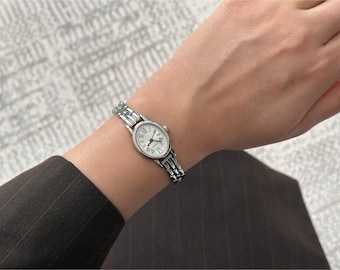 Oval Silber Armbanduhr für Damen: Verstellbares Edelstahlarmband Klassische Armbanduhr