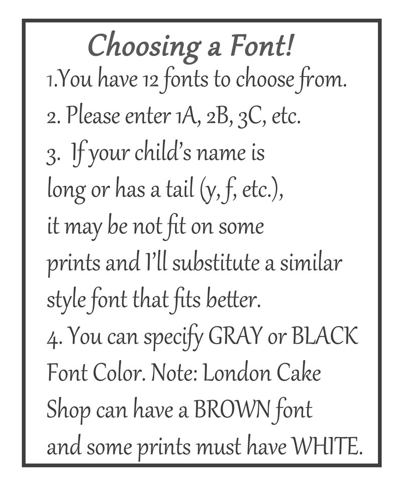 Op de afbeelding: Een wit rechthoekig bord met zwarte tekst met instructies voor het kiezen van een lettertype, inclusief opties voor letterkleur en overwegingen voor lange namen. De tekst is in een schreefletter.