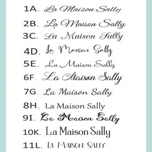 Pode incluir: Uma lista de 12 estilos de fonte diferentes para a frase "La Maison Sally".