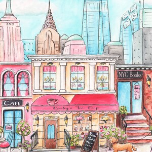 K&ouml;nnte beinhalten: Ein Aquarellbild einer Stadtstra&szlig;e mit Geb&auml;uden, Gesch&auml;ften und einem Hund. Die Gesch&auml;fte hei&szlig;en "Cafe", "Bailey's Tea Cup" und "NYC Books". Vor den Gesch&auml;ften stehen Blumen in T&ouml;pfen. Der Hund ist braun und geht auf dem B&uuml;rgersteig.