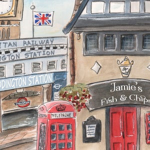 Puede incluir: Una ilustraci&oacute;n de acuarela de una escena callejera de Londres con una cabina telef&oacute;nica roja, un edificio con un letrero que dice "Jamie's Fish & Chips", y un edificio con un letrero que dice "Paddington Station".