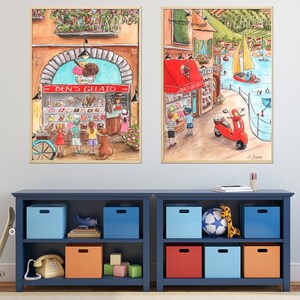 Op de afbeelding: Twee ingelijste aquarellen van een Italiaanse gelatowinkel. De linker afbeelding toont een winkel met een rood luifel en de woorden "Ben's Gelato" boven het raam. De rechter afbeelding toont een winkel met een rood luifel en de woorden "Ben's Gelato" boven het raam. De winkel bevindt zich in een straat met een scooter ervoor.