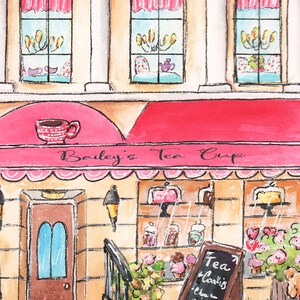 K&ouml;nnte beinhalten: Eine Aquarell-Illustration eines rosafarbenen Vordachs mit dem Text "Bailey's Tea Cup" &uuml;ber einem Ladenlokal mit einer T&uuml;r und Fenstern. Das Ladenlokal hat ein Schild mit der Aufschrift "Tea Cookies & more".