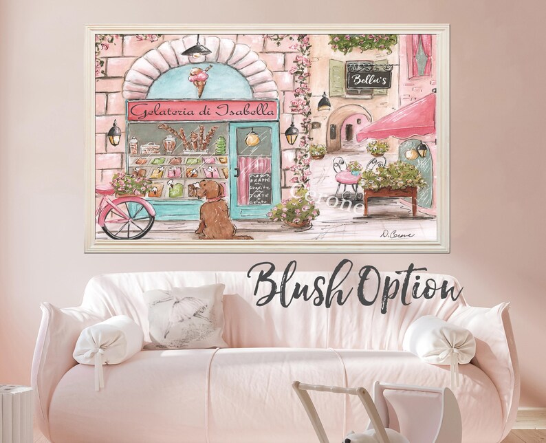 K&ouml;nnte beinhalten: Ein gerahmter Wandkunstdruck, der eine Stra&szlig;enszene in Rosat&ouml;nen zeigt, mit einem Eisdielen-Schaufenster namens Gelatoria di Isabella, einem braunen Hund davor, einem rosa Fahrrad und einem kleinen Au&szlig;enbereich mit rosa Markise und Bella's-Schild.