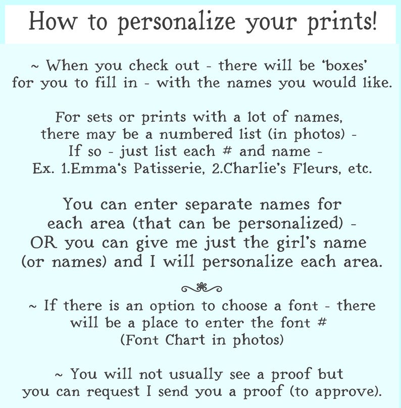 K&ouml;nnte beinhalten: Eine hellblaue Informationsgrafik mit schwarzem Text mit dem Titel How to personalize your prints! Sie enth&auml;lt Anweisungen zum Ausf&uuml;llen von Feldern mit Namen, zur Verwendung nummerierter Listen f&uuml;r Sets, zur Eingabe von Namen f&uuml;r Bereiche, zur Auswahl von Schriftarten und zur Anforderung von Korrekturabz&uuml;gen.
