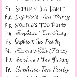 Puede incluir: Se muestran nueve estilos de fuente diferentes del texto "Sophia's Tea Party" en negro sobre un fondo rosa. Las fuentes est&aacute;n etiquetadas de F1 a F9.