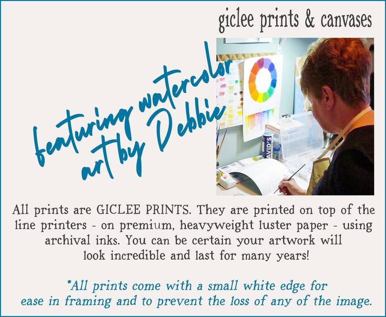 K&ouml;nnte beinhalten: Eine Werbegrafik f&uuml;r Gicl&eacute;e-Drucke und Leinw&auml;nde mit Aquarellkunst von Debbie. Das Bild enth&auml;lt Text und ein Foto einer Person, die an einem Schreibtisch malt, wobei im Hintergrund ein Farbkreis-Diagramm an der Wand zu sehen ist.