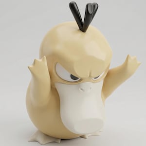 Op de afbeelding: Een lichtgele Psyduck-figuur met een witte snavel en voeten en zwart haar. Het beeldje heeft een boze uitdrukking met de armen omhoog. Het beeldje is een verzamelobject.