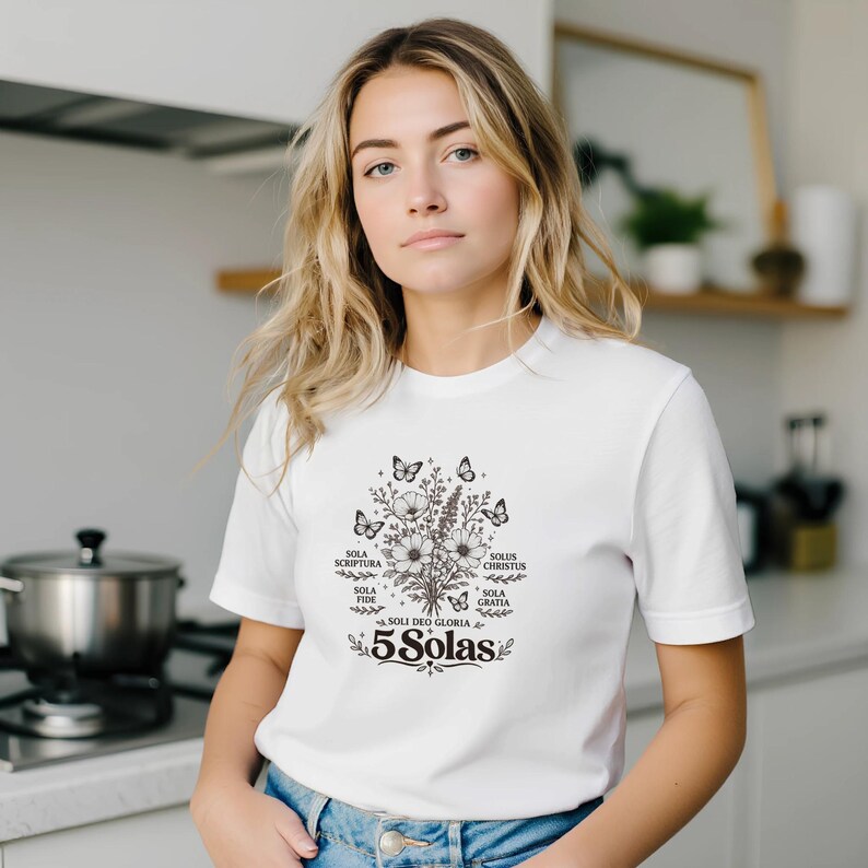 Camiseta Mujer Cristiana "5 Solas" Español | Regalo Teología Reformada | Ropa Evangélica Suave y Duradera image 1