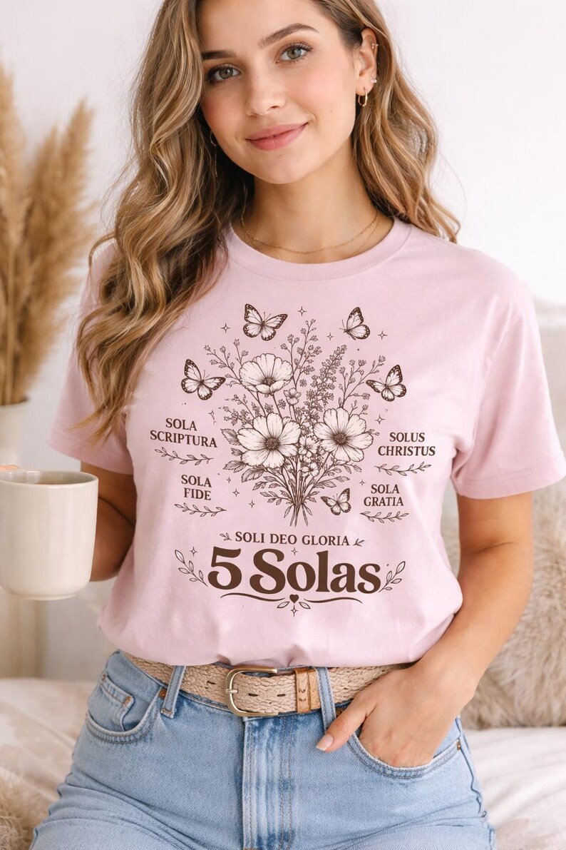 Camiseta Mujer Cristiana "5 Solas" Español | Regalo Teología Reformada | Ropa Evangélica Suave y Duradera image 4