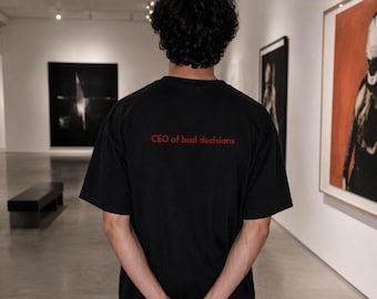 Koszulka z napisem „CEO of Bad Decisions”, zabawna, oversize'owa koszulka z grafiką, koszulka w stylu streetwear, minimalistyczna koszulka z nadrukiem na plecach, koszulka vintage z efektem sprania, prezent dla niego