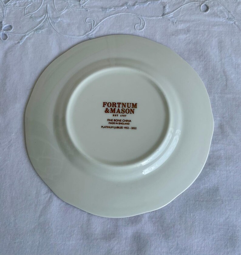 Fortnum's Platinum Jubilee Plate - Thumbnail 4