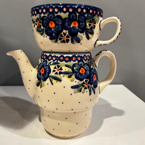 Set da tè impilabile vintage Wiza 38 in ceramica polacca per una persona - Teiera e tazza (2 pezzi)