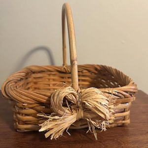 Vintage Wicker Basket with Handle, Raffia Bow, Rustic Farmhouse Decor Organizer