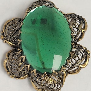 1940s US Zone Germany Brooch – Emerald Green Cabochon, Ornate Brass Filigree, Post-WWII Costume Jewelry